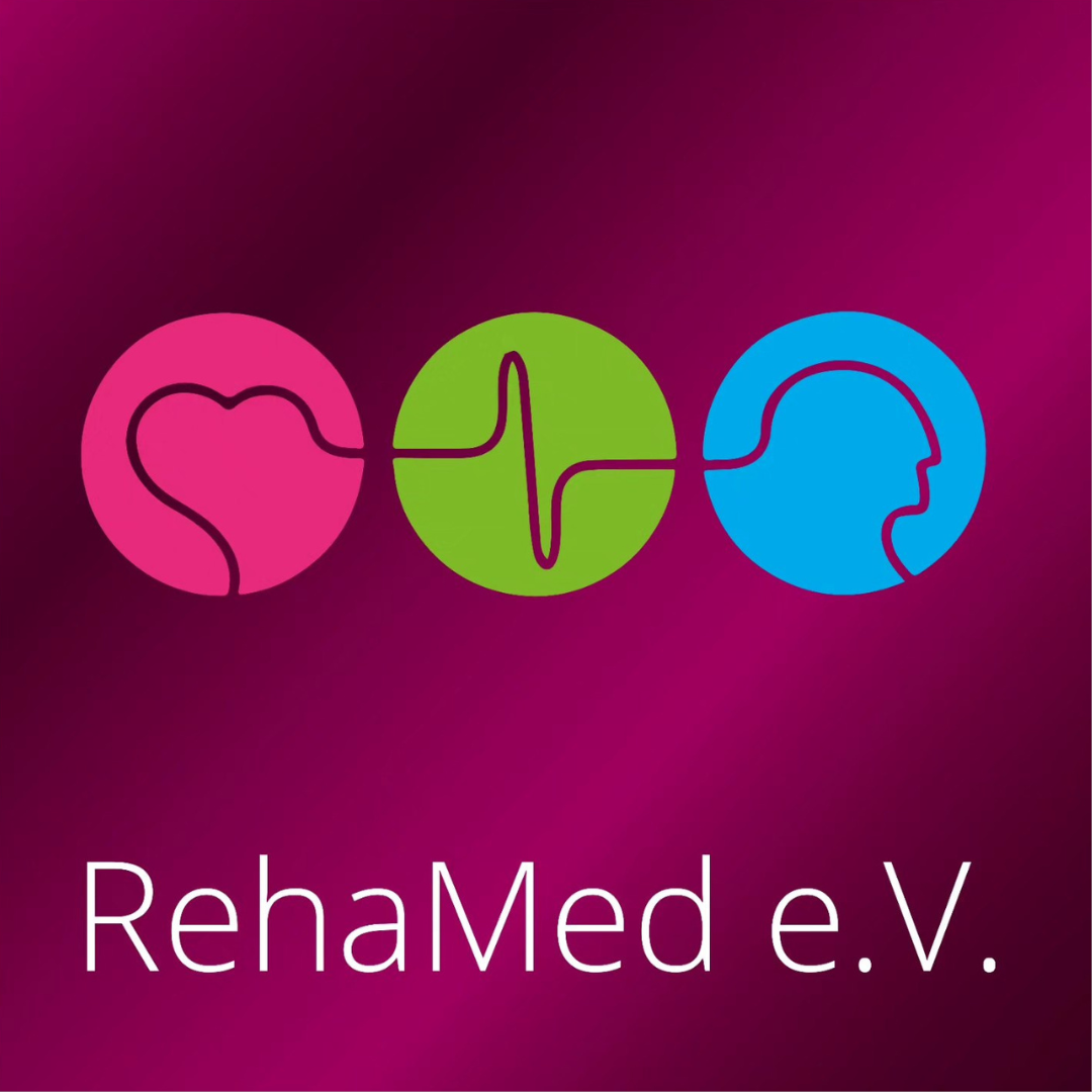 Zu sehen ist das Logo von Reha Med: Ein roter Faden zieht sich durch einen pinken, grünen und blauen Kreis und bildet darin ein Herz, einen Herzschlag und ein Gesicht.