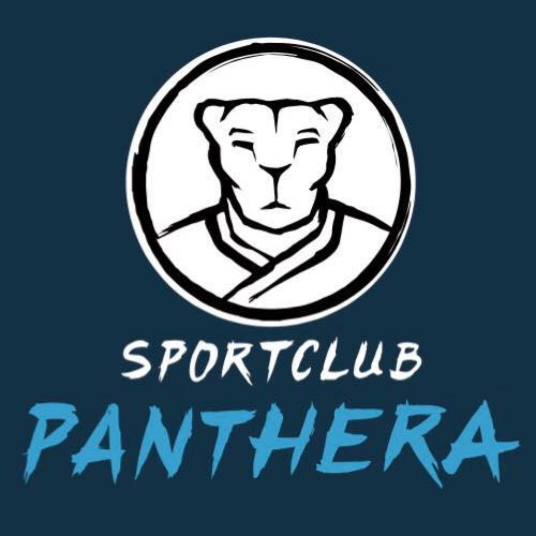 Logo Sportclub Panthera e.V. Zu sehen ist das Logo des SC Panthera: Ein Panther-Kopf in Schwarz-Weiß vor einem bleuen Quadrat mit dem Vereinsnamen.