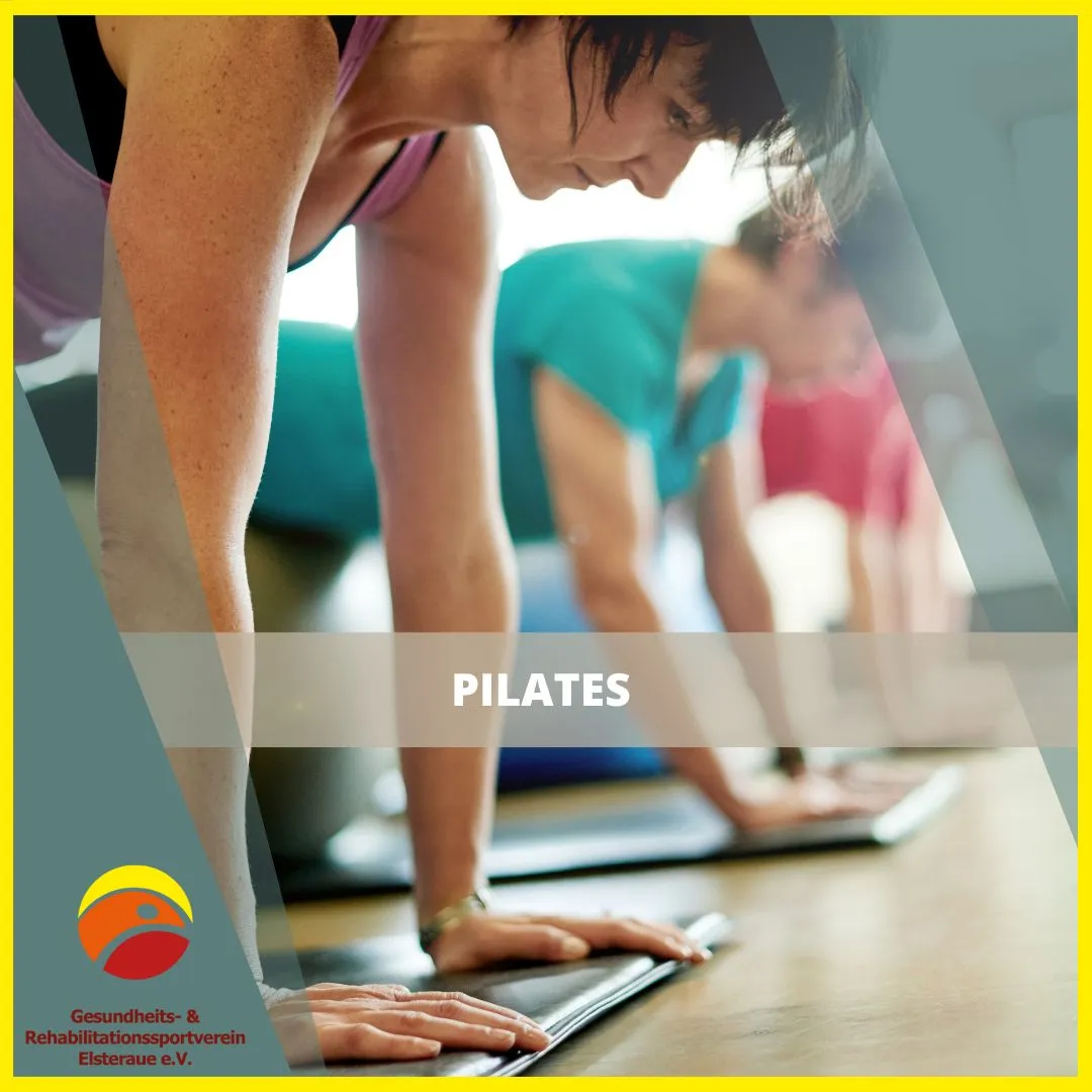 Collage: Bild einer Frau, die auf einer Gymnastikmatte kniet, daneben das Logo des Vereins und der Schriftzug "Pilates"