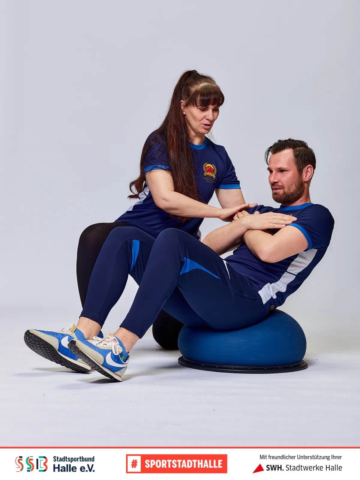 Angeleitete &Uuml;bung auf Balance-Ball