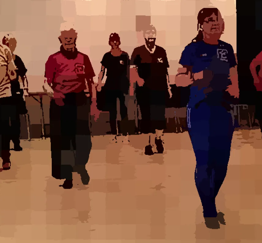 Einzeltänzer in Linien aufgestellt