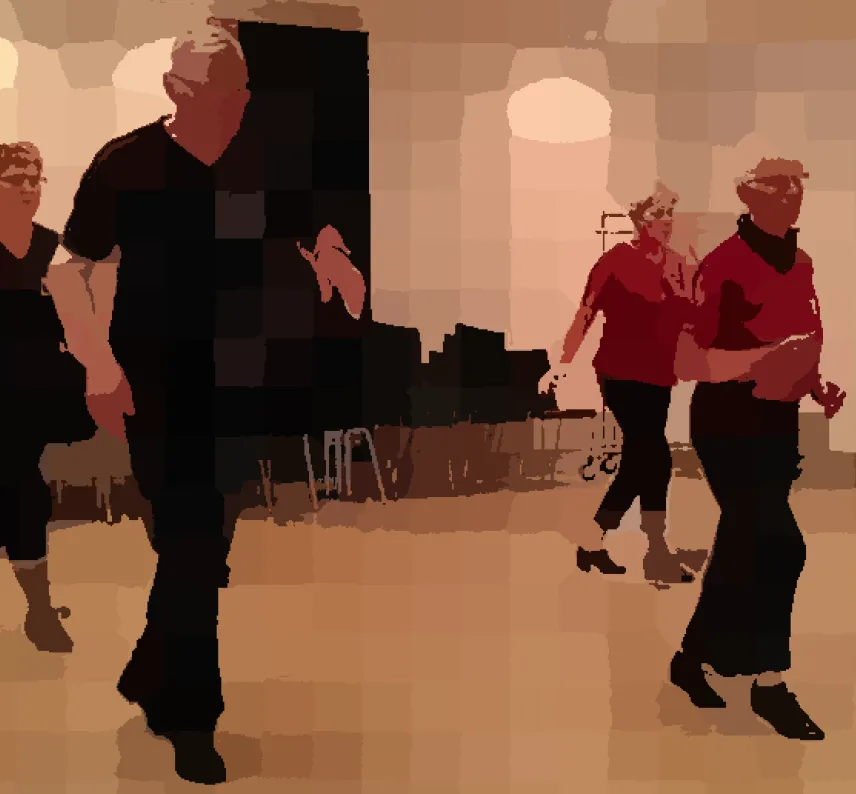 Mehrere Tänzer in einem Saal