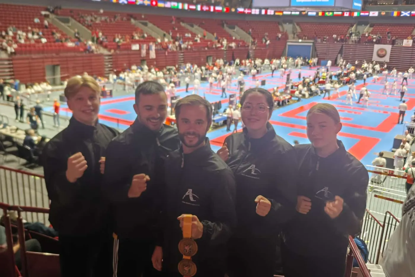 Die Vertreter des KIH vor der Wettkampfhalle.