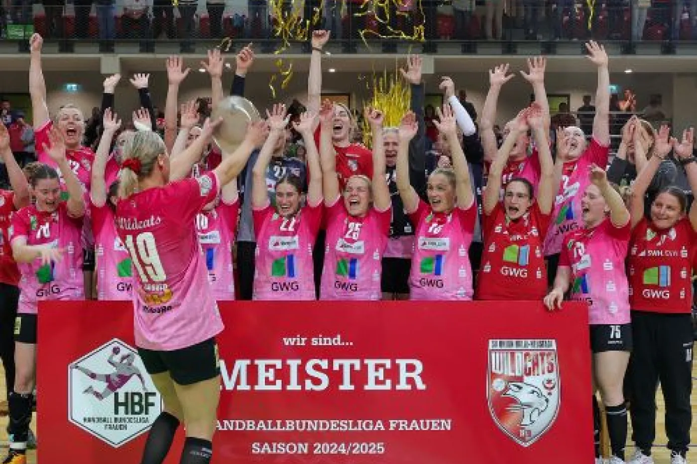 Die Wildcats jubeln bei der Meisterfeier.